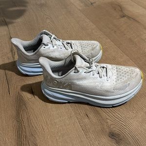 Hoka Clifton 9, Size 6.5 Medium, Nimbus Cloud/Ice Water